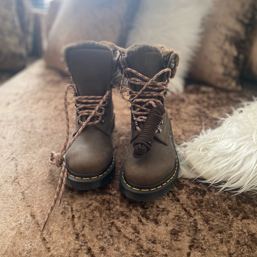 Women’s size 7 Dr. Martens